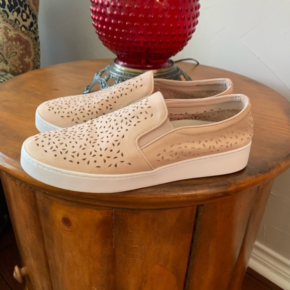 Vionic women’s Splendid Midiperf Leather Slip On casual Shoes 10 - Picture 2 of 12